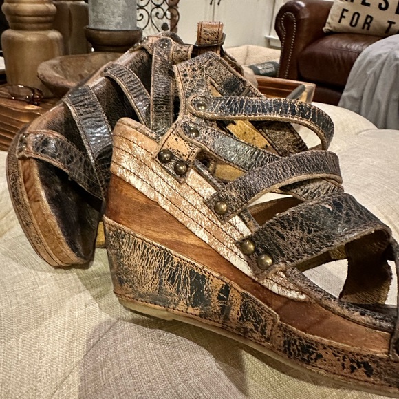 Beautiful Bedstu wedge sandals. - Picture 4 of 11